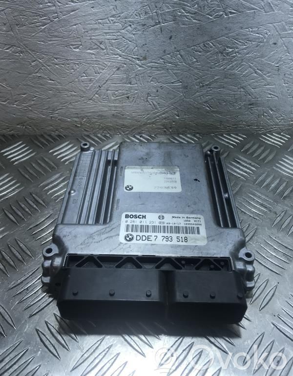 BMW 7 E65 E66 Variklio valdymo blokas 