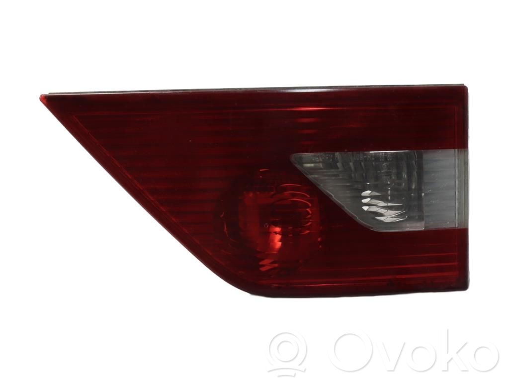 BMW X3 E83 Takaluukun takavalot 