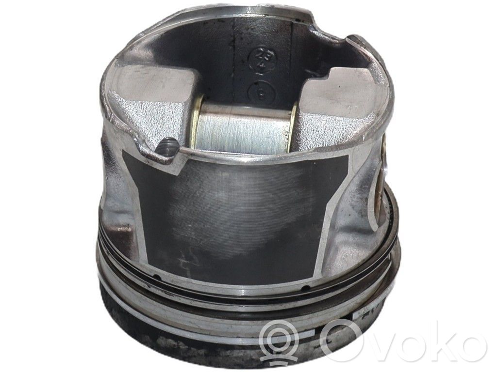 BMW X3 E83 Piston 