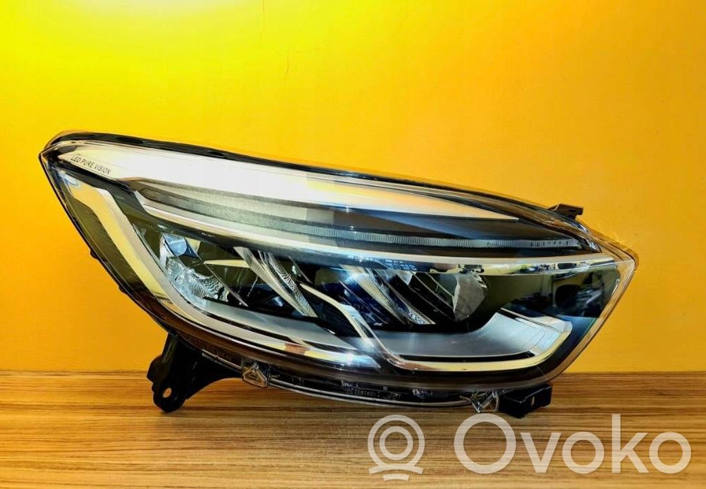 Renault Captur Lampa przednia 