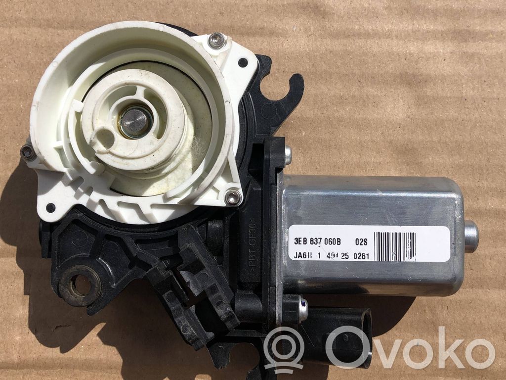 Volkswagen Touareg III Silniczek zamka drzwi 