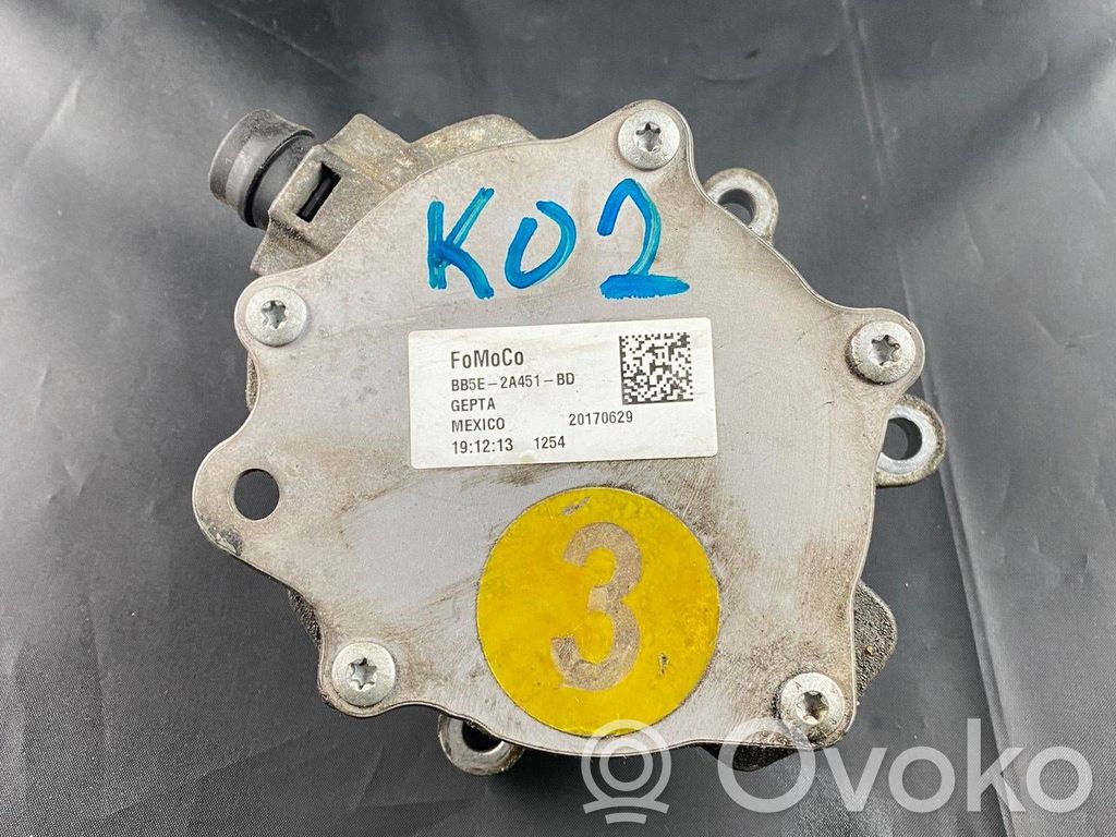 Ford Kuga II Vacuum pump 