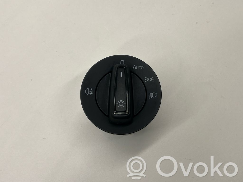 Skoda Fabia Mk3 (NJ) Interruptor de luz 