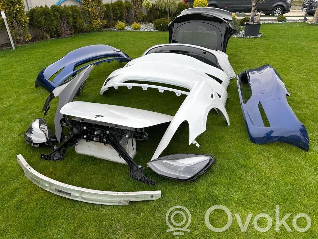 Tesla Model 3 Sparnas 