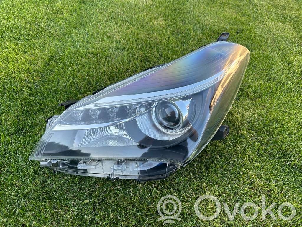 Toyota Yaris Lampa przednia 