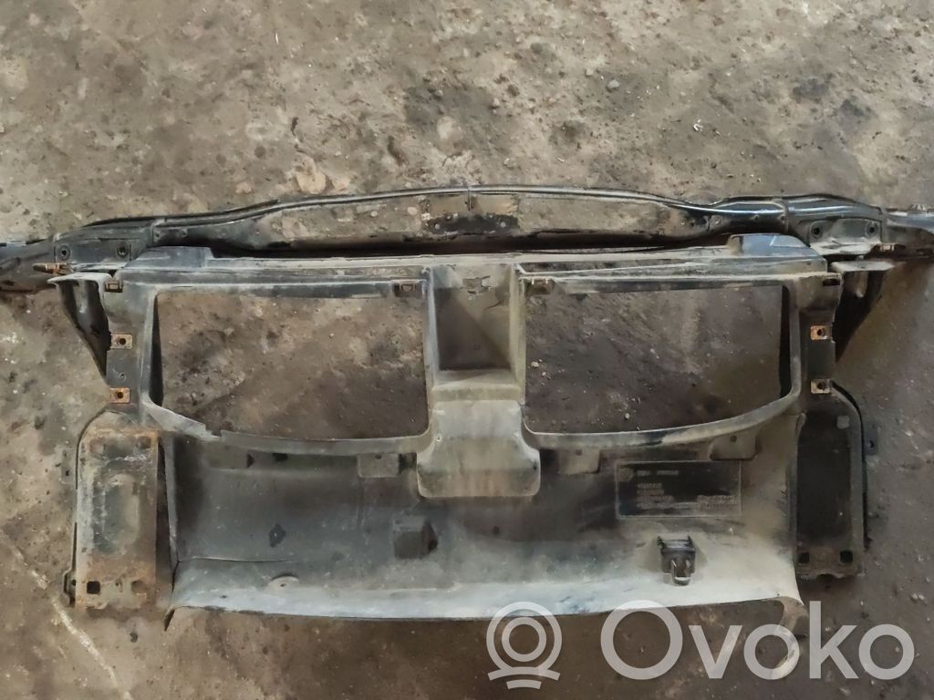 BMW 3 E90 E91 Radiatorių panelė 