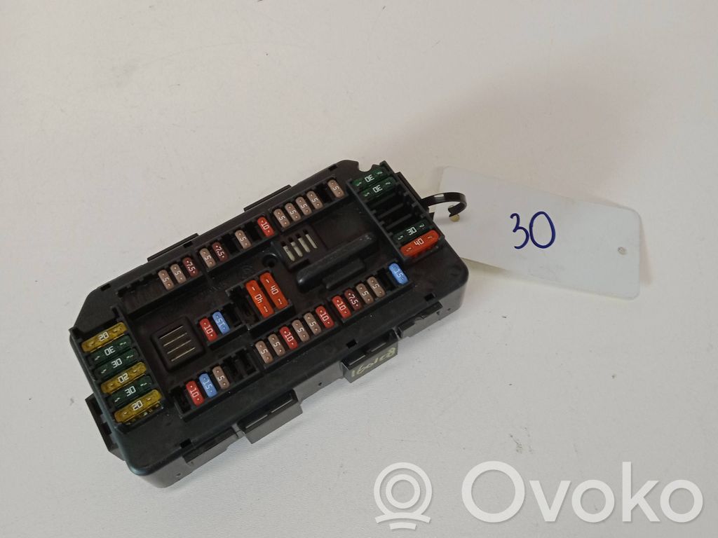 BMW 3 F30 F35 F31 Saugiklių blokas 
