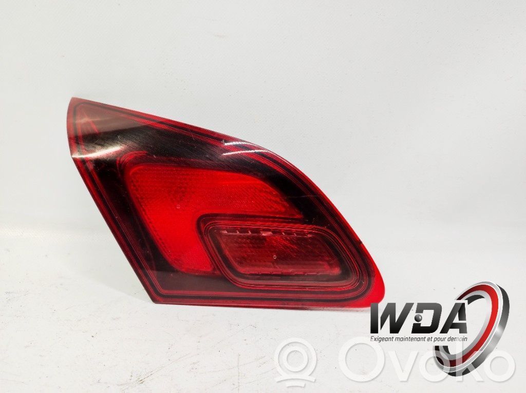 Opel Astra H Aizmugurējais lukturis pārsegā 