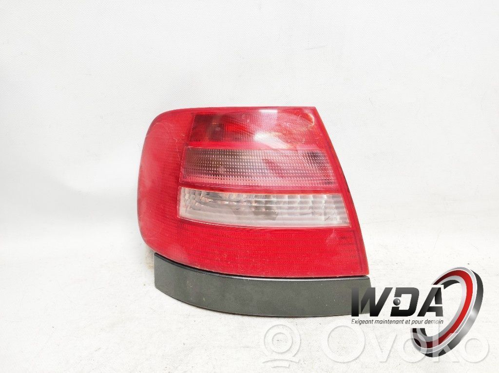 Audi A4 S4 B5 8D Lampa tylna 