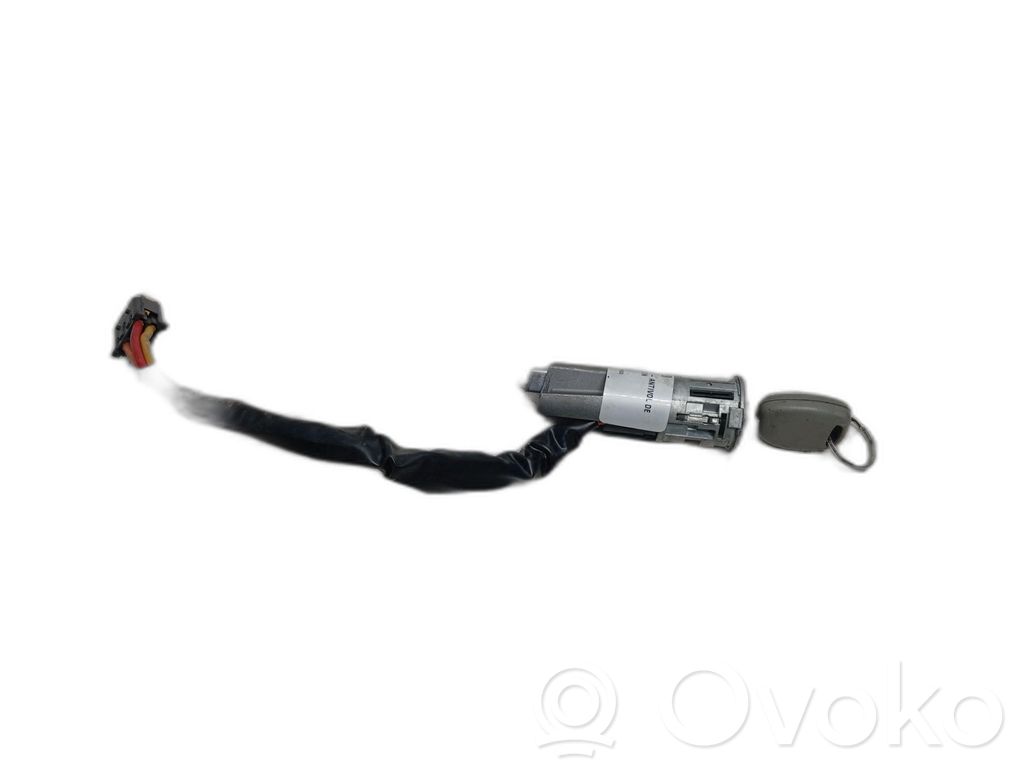 Renault Twingo I Užvedimo spynelė 
