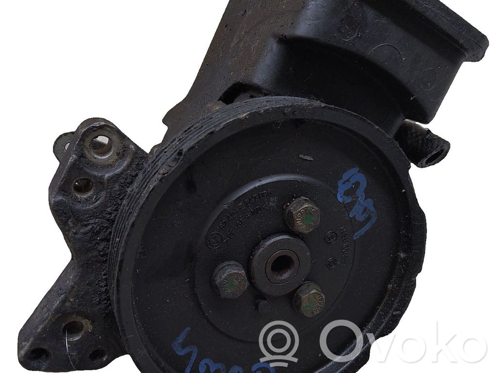 BMW 5 E12 Vairo stiprintuvo siurblys 