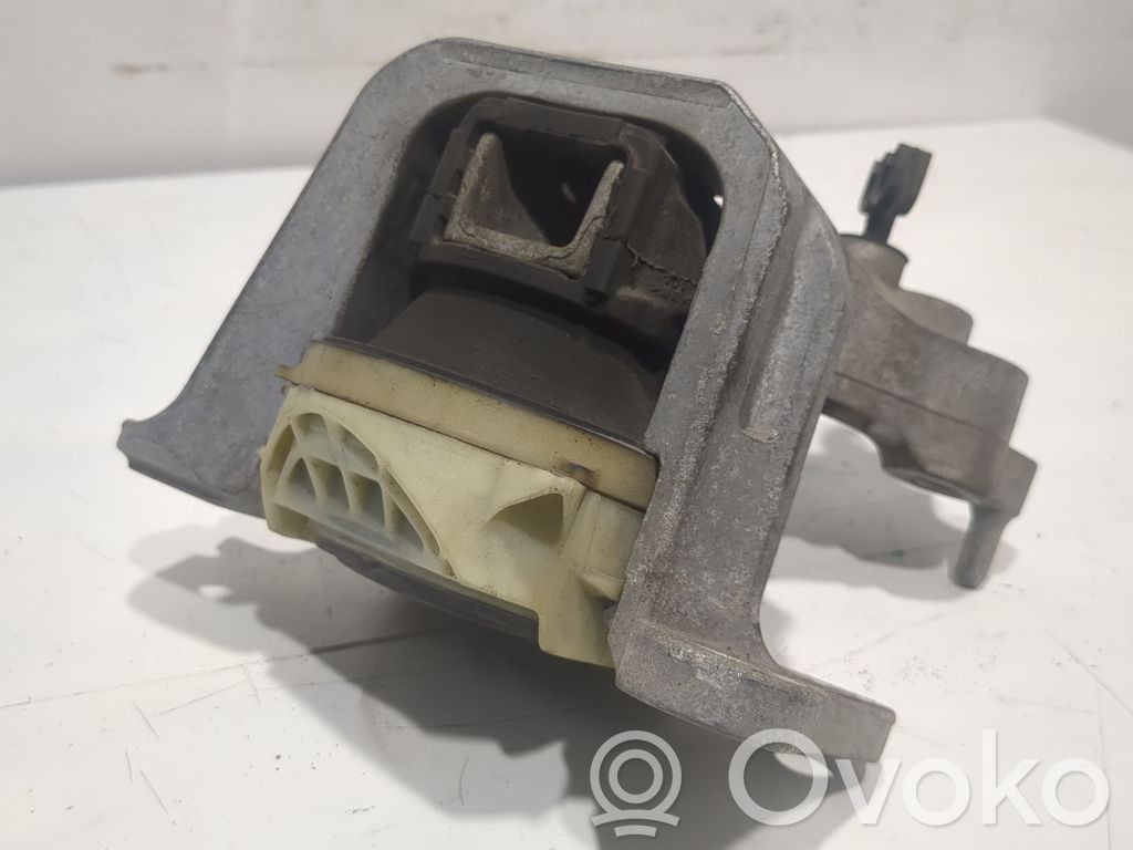 Citroen C4 II Engine mount bracket 
