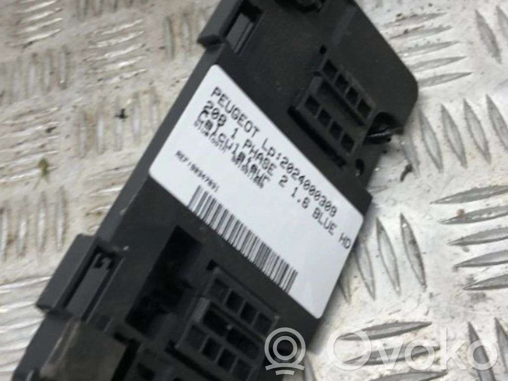 Peugeot 208 I Dzinēja vadības bloks 