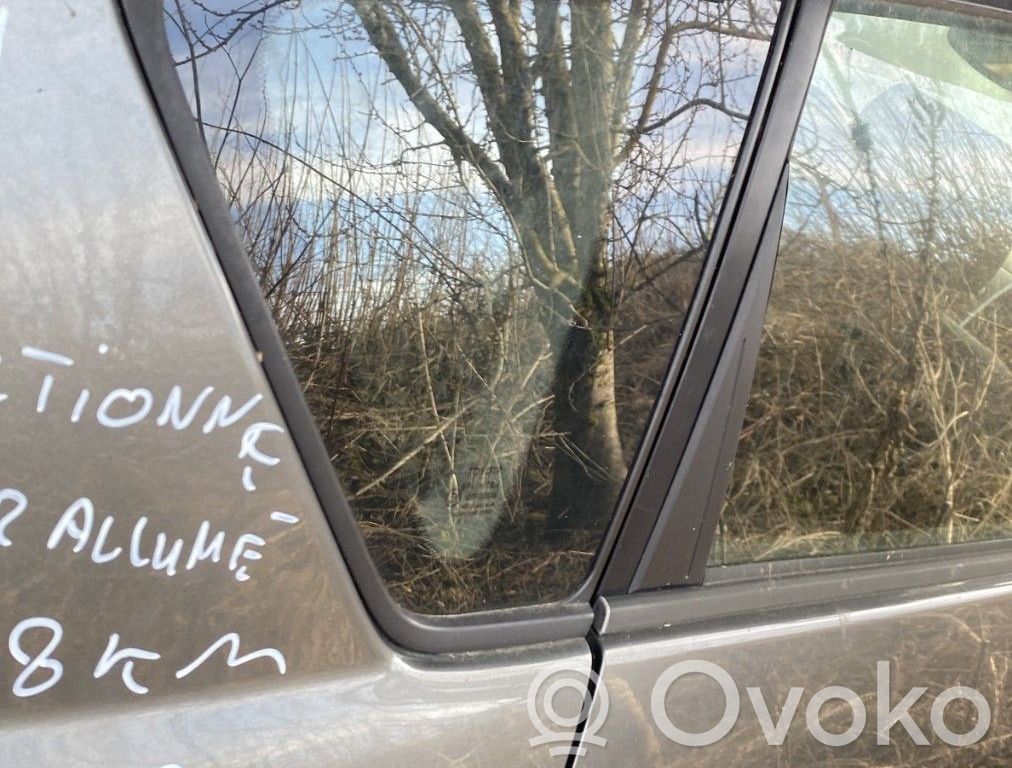 Toyota Corolla Verso E121 Rear side window 
