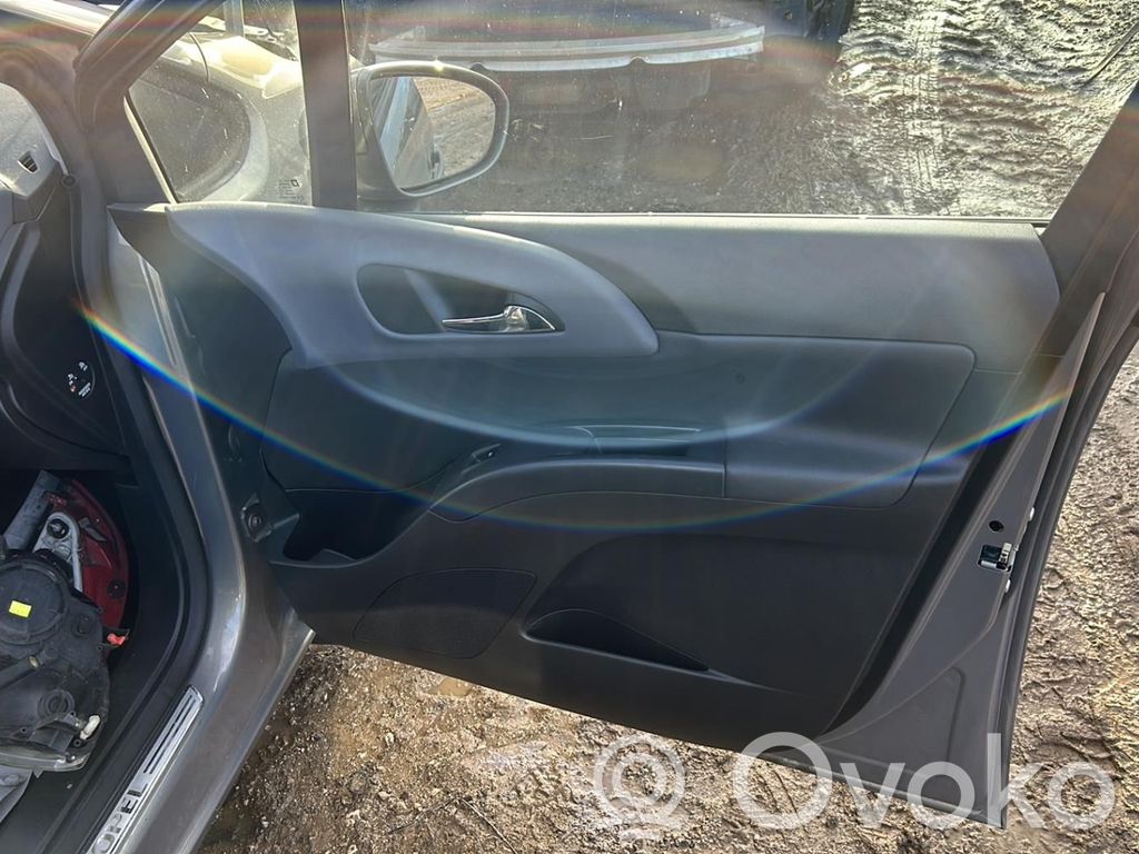 Opel Meriva B Обшивка передней двери 