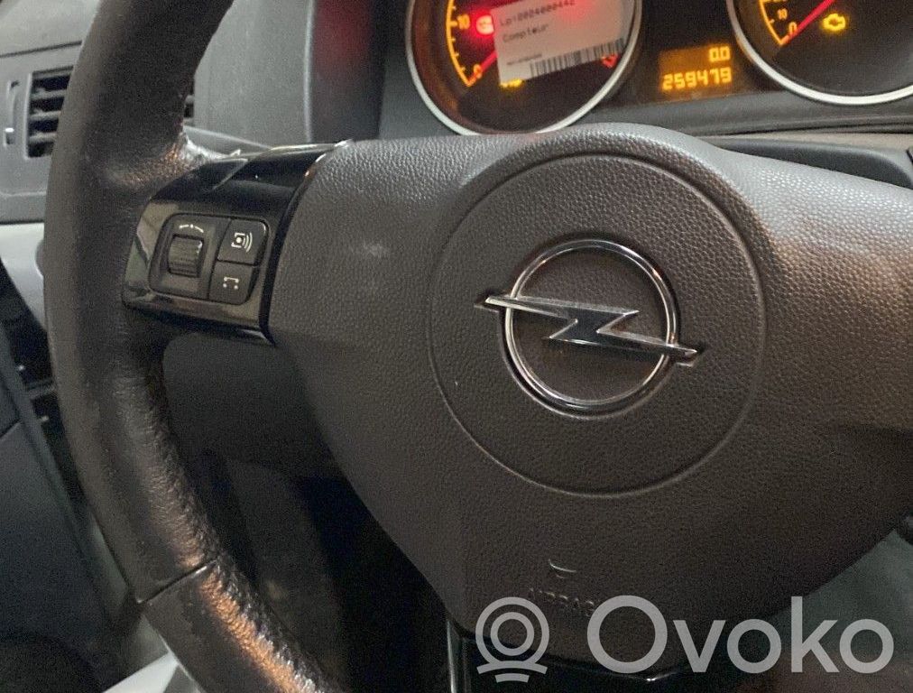 Opel Astra H Ohjauspyörä 