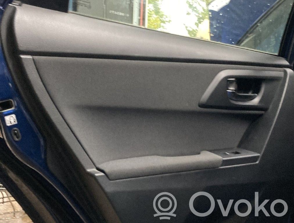 Toyota Auris E180 Moldura del tarjetero de la puerta trasera 