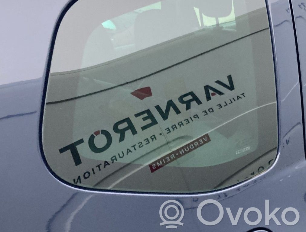 Dacia Duster Rear side window 