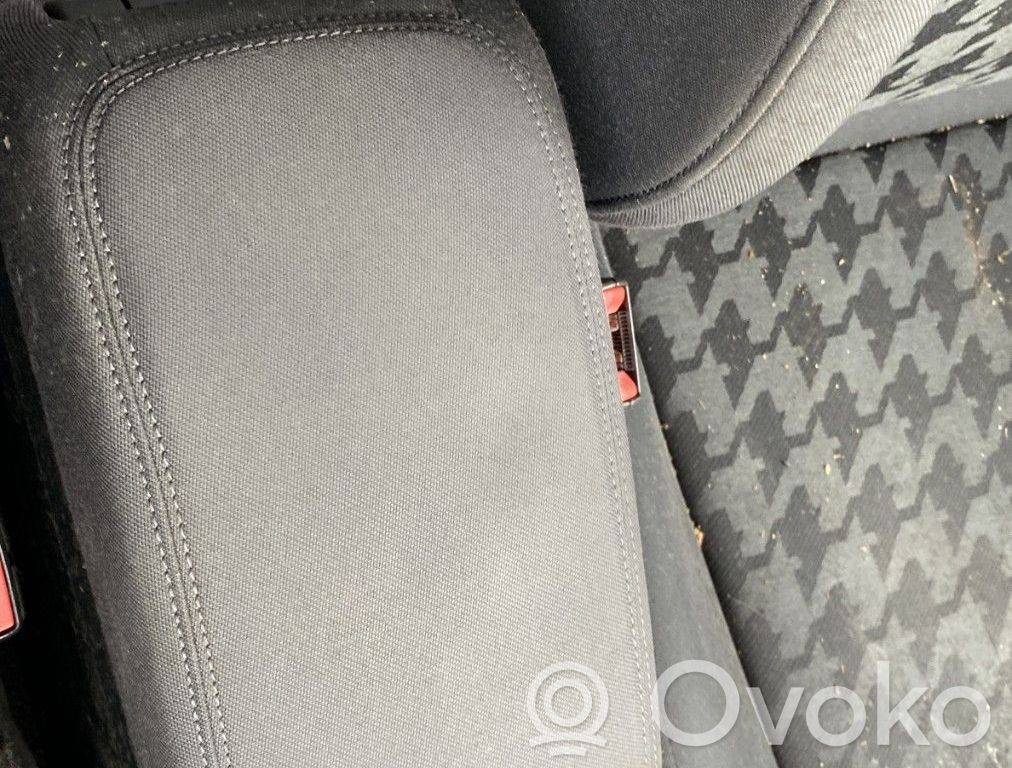 Audi A3 S3 8V Reposabrazos 