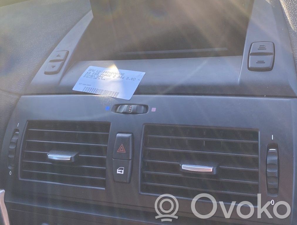 BMW X3 E83 Centrinės oro grotelės 