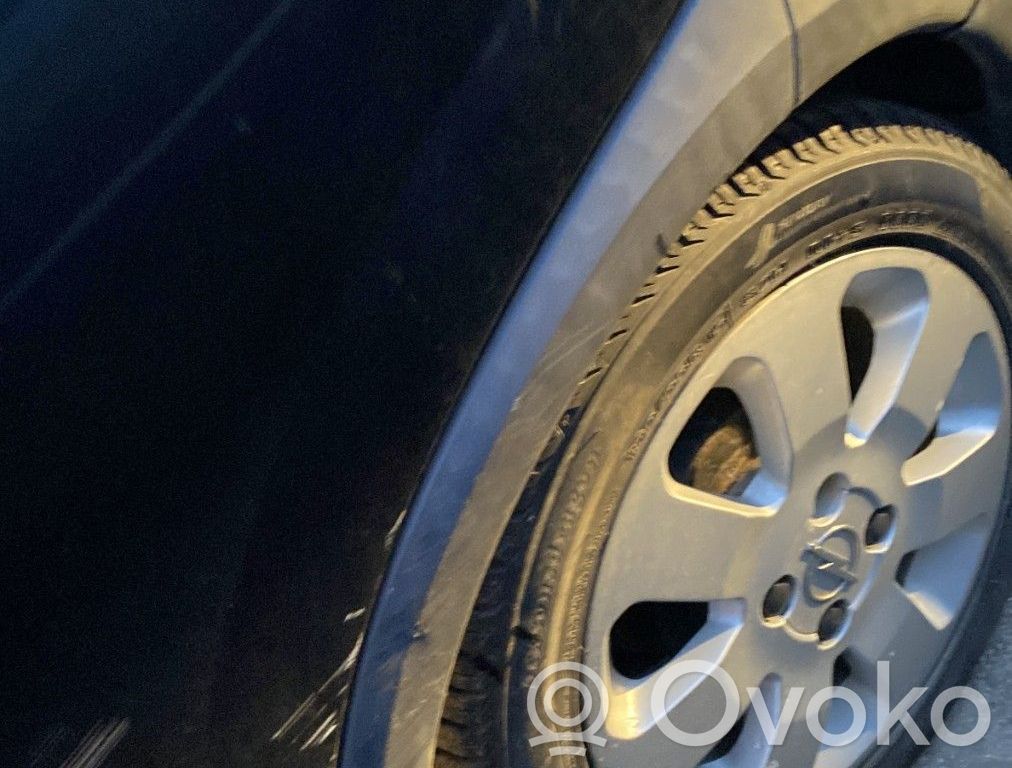 Opel Corsa C Moldura de la aleta trasera