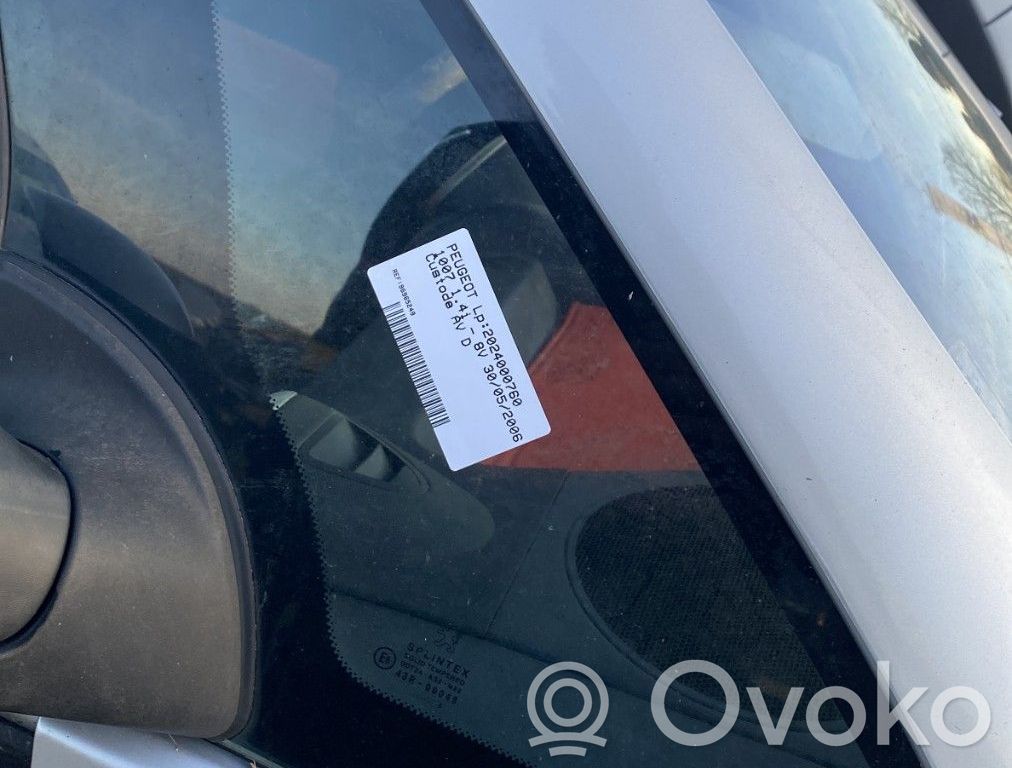 Peugeot 1007 Etukolmioikkuna/-lasi 