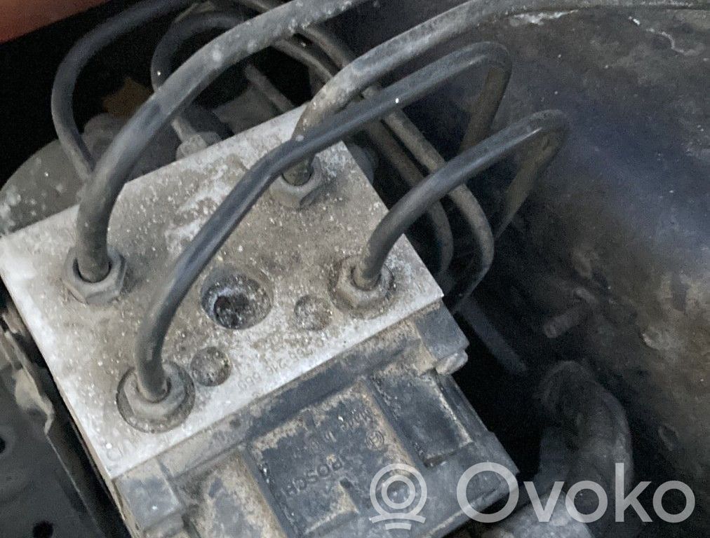 Volkswagen PASSAT B5 Bomba de ABS 