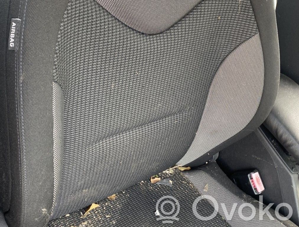 Peugeot 308 Etumatkustajan istuin 