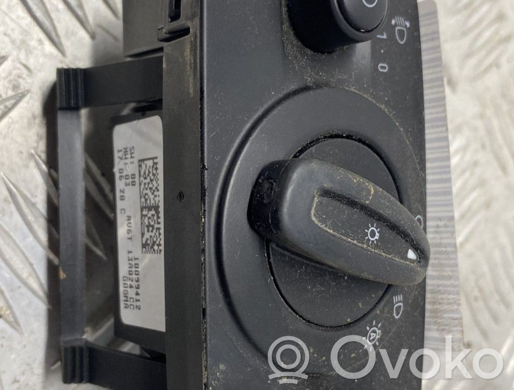 Light switch   1787264