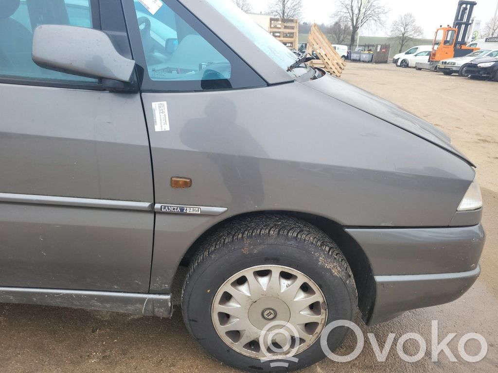 Lancia Zeta Błotnik przedni 