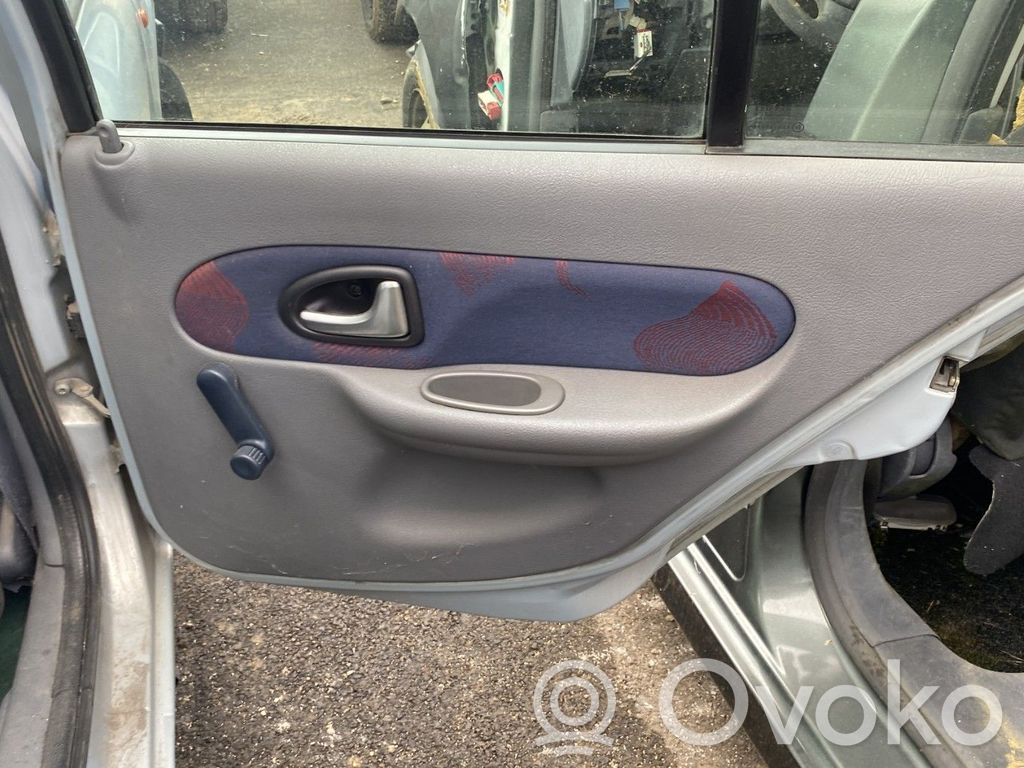 Renault Clio II Apmušimas galinių durų (obšifke) 