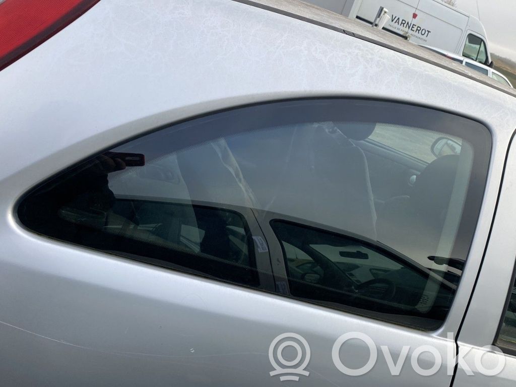 Opel Corsa C Vidrio lateral trasero 