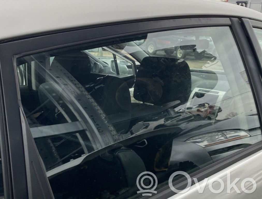 Toyota Corolla Verso E121 Vitre de fenêtre porte arrière