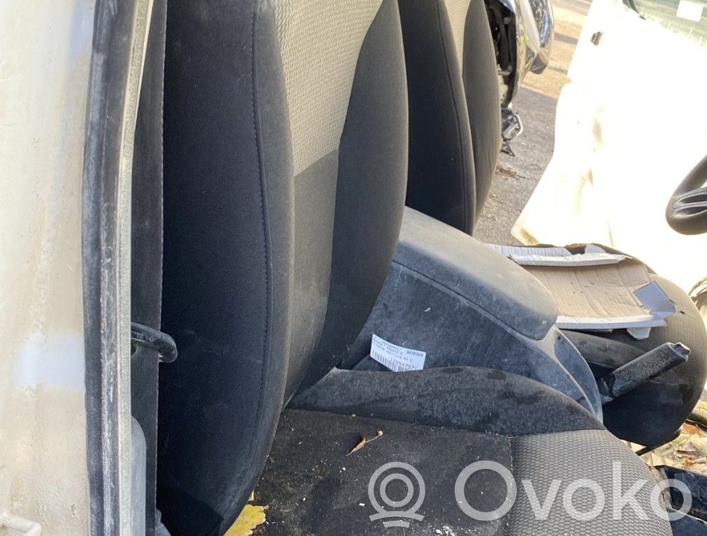 Renault Kangoo II Etumatkustajan istuin 