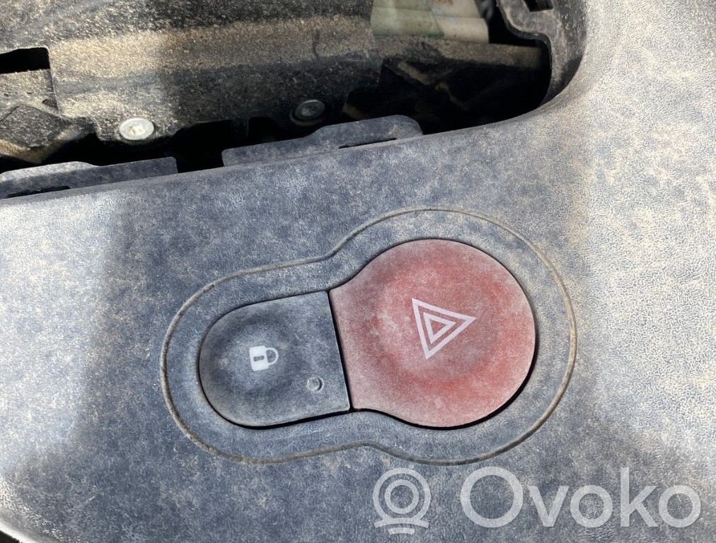 Renault Kangoo II Interruttore luci di emergenza
