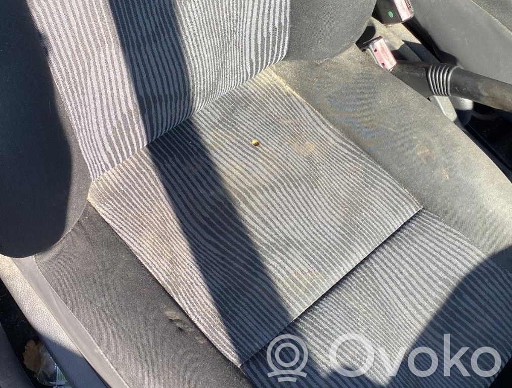 Dacia Sandero Etumatkustajan istuin 
