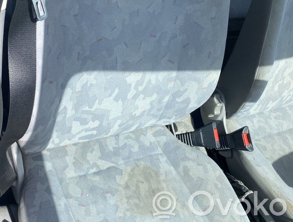 Opel Corsa B Etumatkustajan istuin 