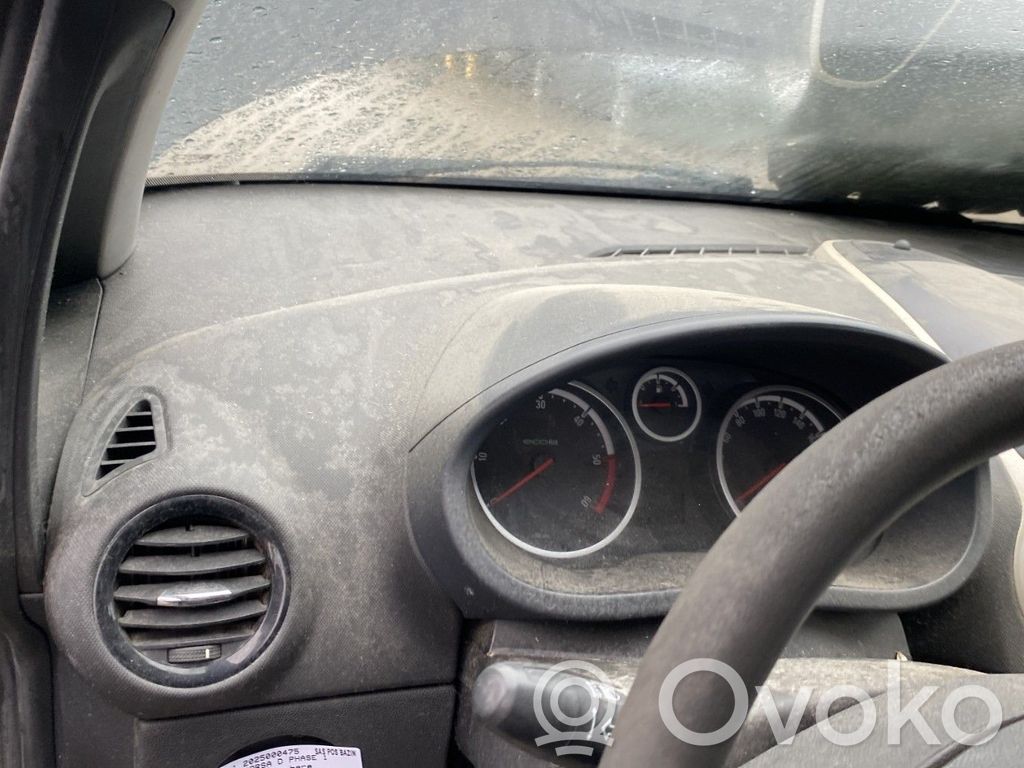 Opel Corsa D Panelis 