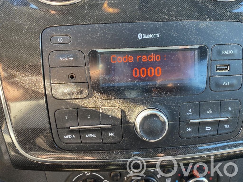 Dacia Sandero Unitate principală radio/CD/DVD/GPS 