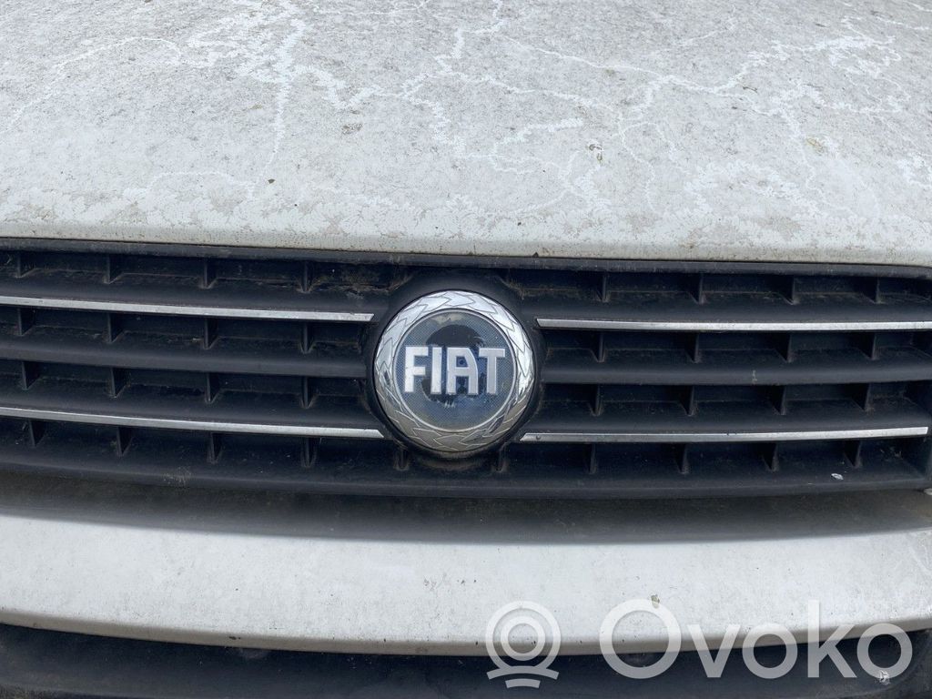 Fiat Punto (188) Etusäleikkö 