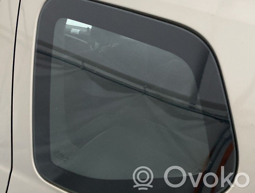 Dacia Duster Geam lateral spate 