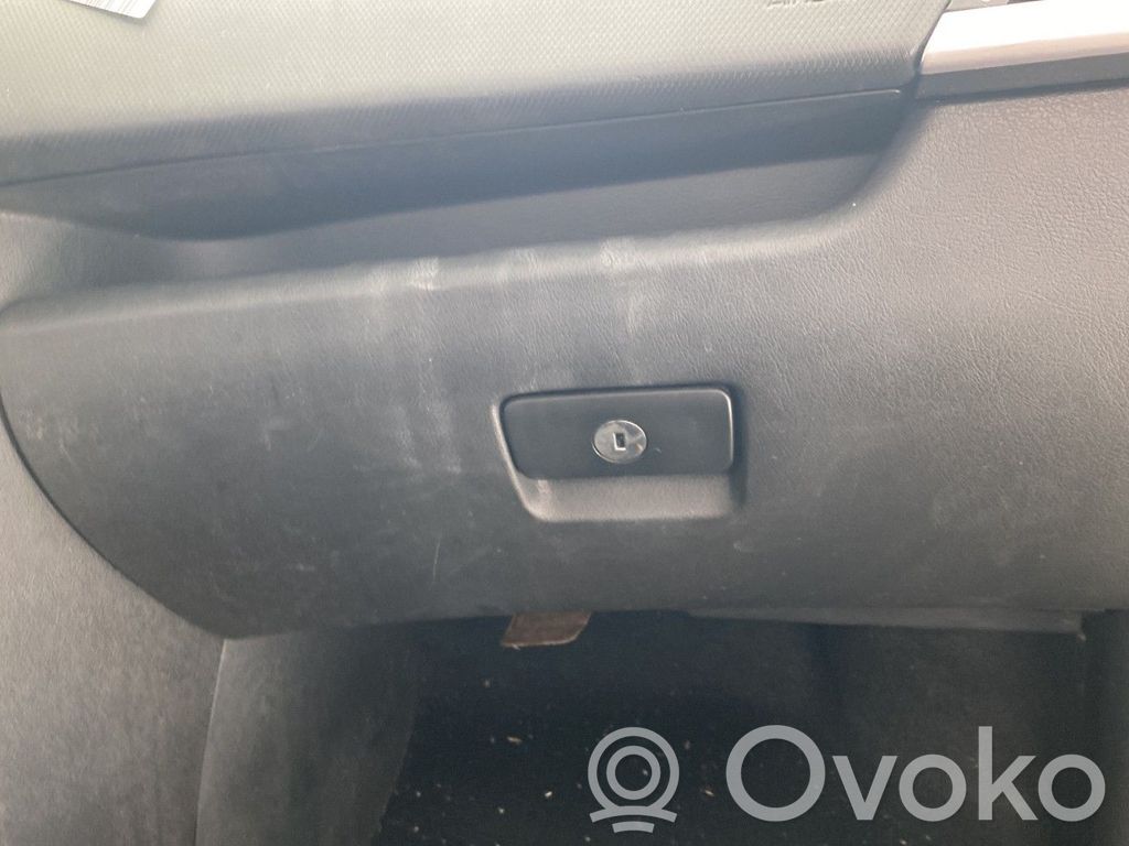 Peugeot 207 Schowek deski rozdzielczej / Komplet 