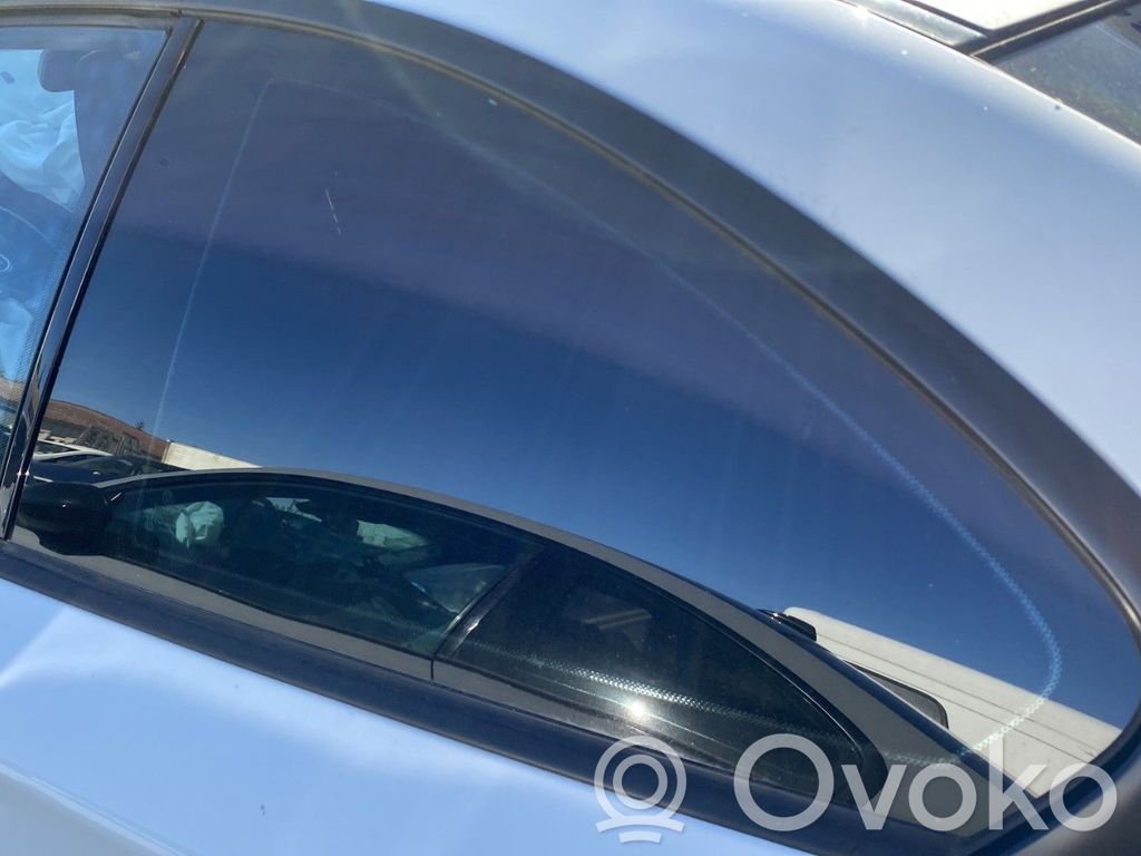 BMW 1 E82 E88 Rear side window 