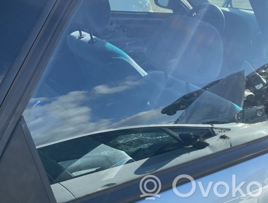 Renault Laguna I Luna de la puerta trasera 