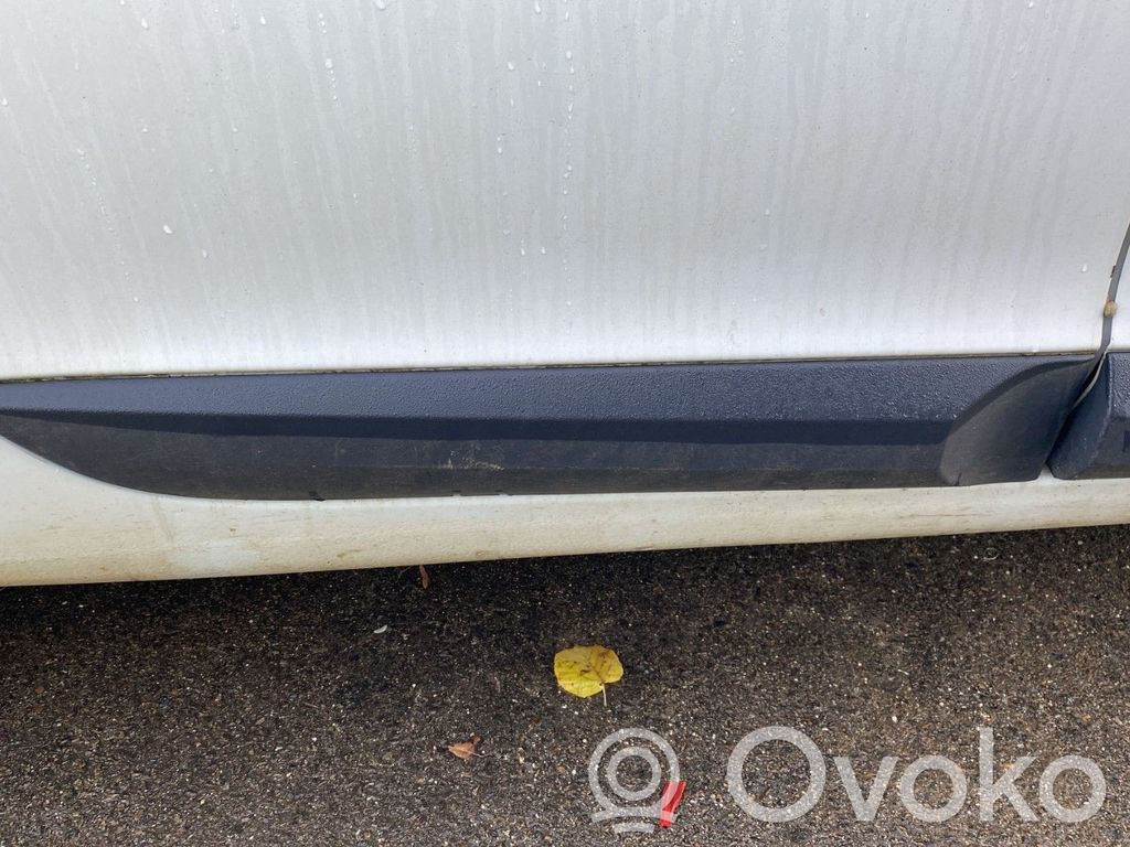 Renault Megane III Listwa drzwi tylnych 