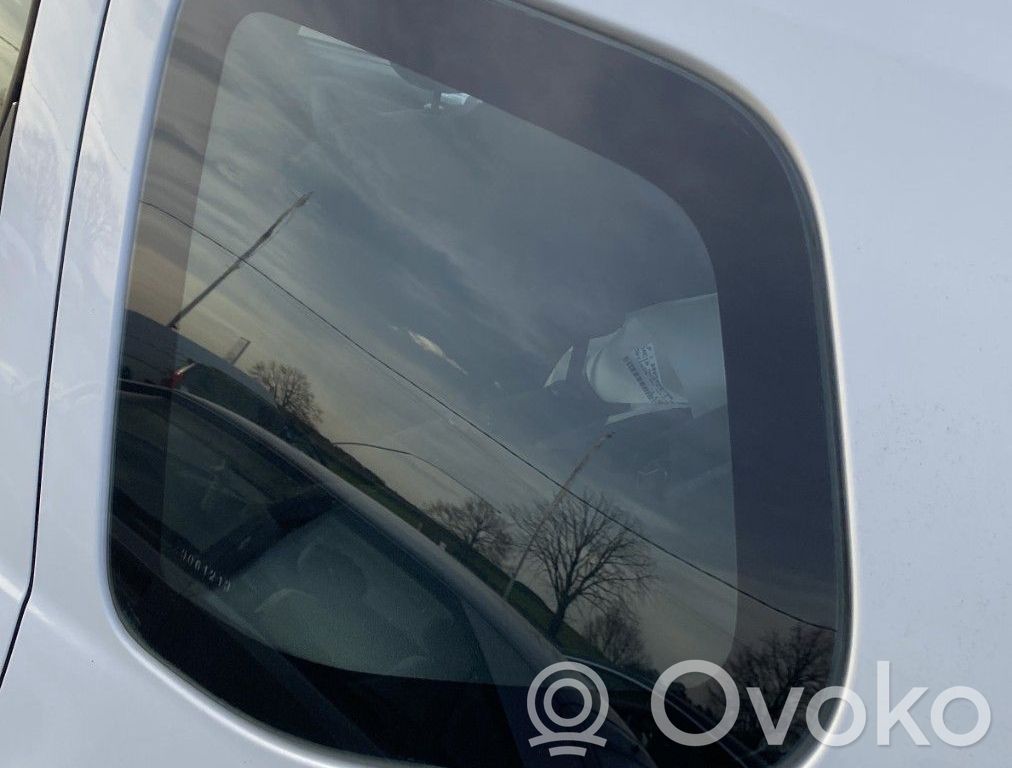 Dacia Duster Geam lateral spate 