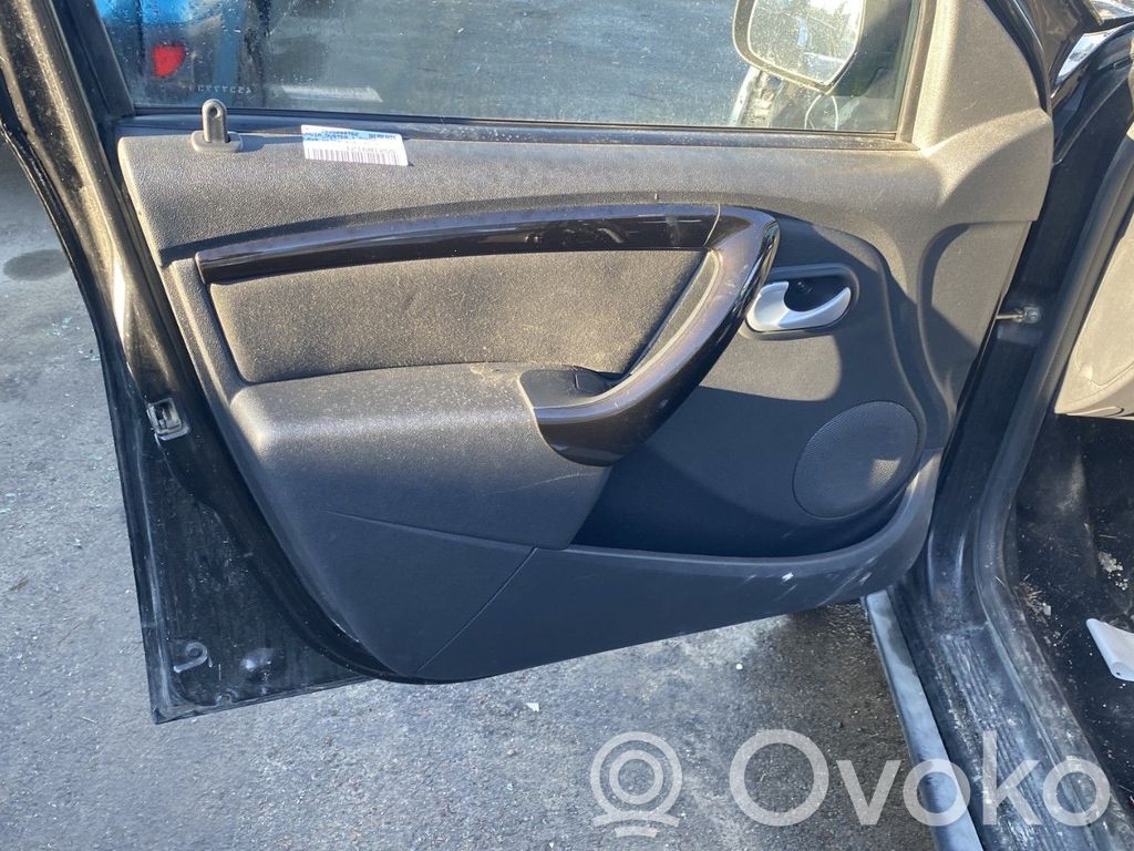 Dacia Duster Etuoven verhoilu 
