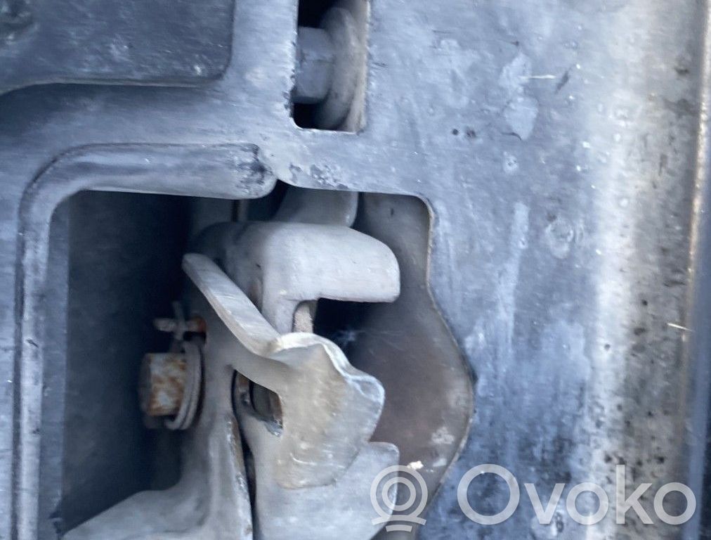 Dacia Duster Serrure de capot 