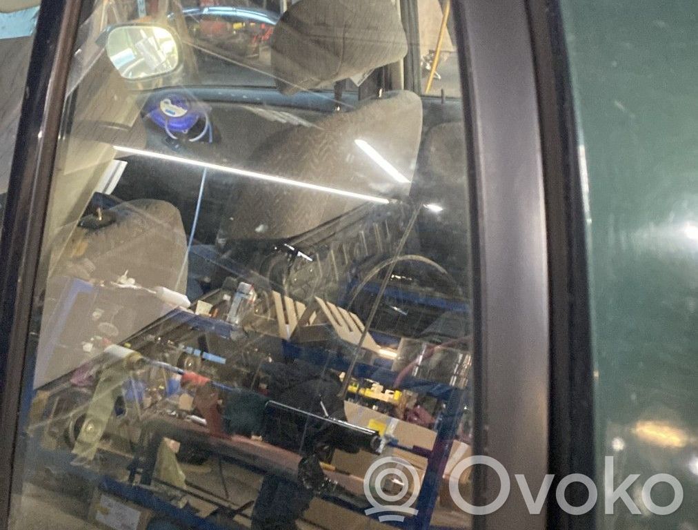 Suzuki Grand Vitara I Ventanilla de ventilación de la puerta trasera 