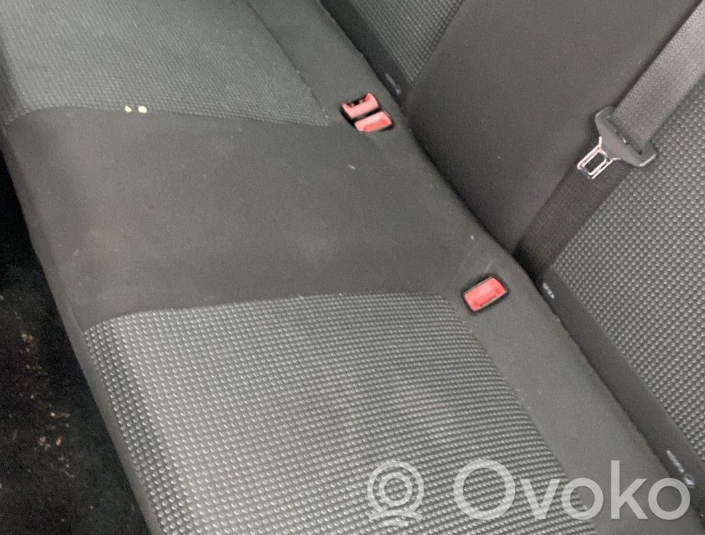 Opel Corsa D Takaistuin 